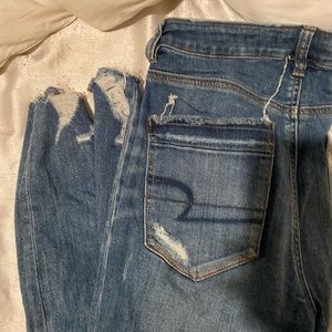 DARK DENIM AMERICAN EAGLE SKINNY JEANS